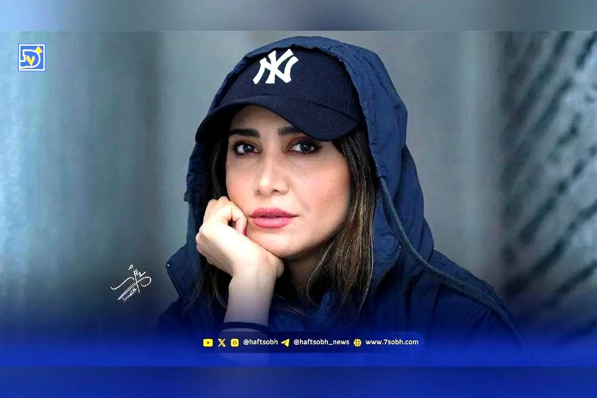 عکس دوستانه نیکی مظفری و همسر ارسطوی «پایتخت» در نمایش «زنبورهای حوالی آزادی»