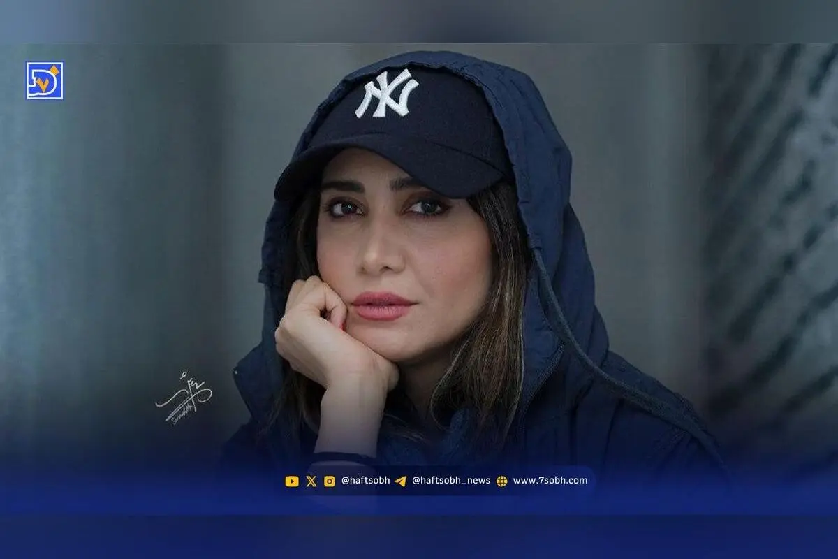 عکس دوستانه نیکی مظفری و همسر ارسطوی «پایتخت» در نمایش «زنبورهای حوالی آزادی»