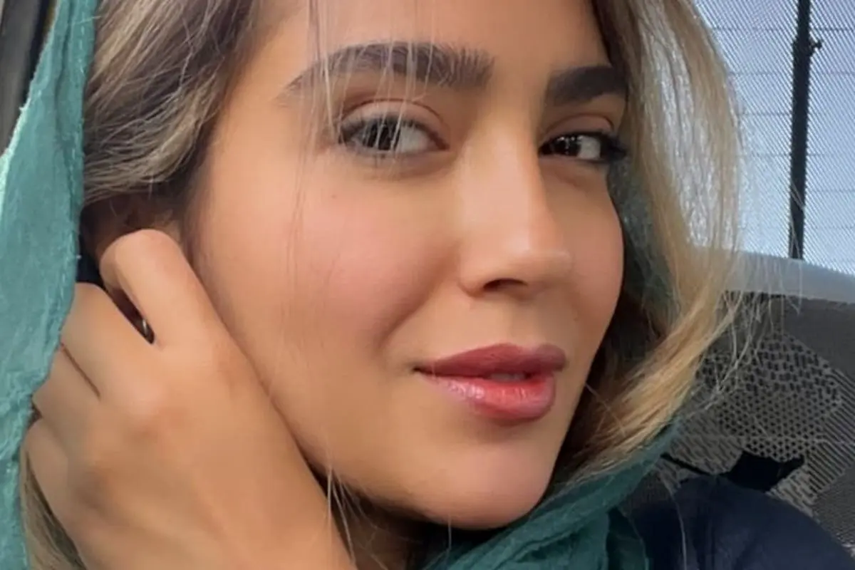 جذابیت مونا کرمی در آفتاب تابان زیبایی چند برابر شد!