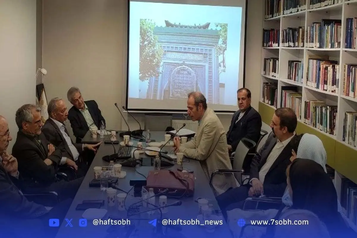 میراث سعدی در کاشیهای چینی: فارسیزدایی در قلب فرهنگ ایران