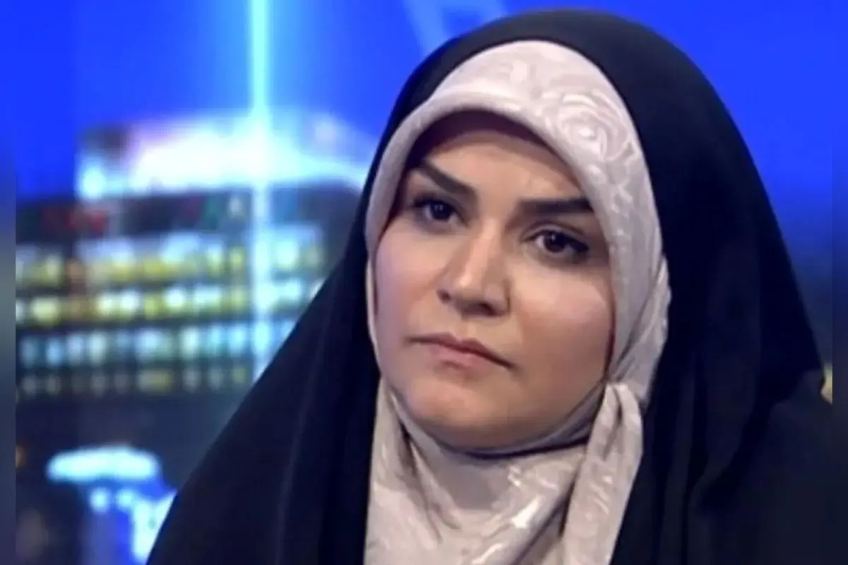 جواد فروغی مدال طلای جهانی را به سحر امامی، قهرمان مقاومت و مجری شیرزن ایران، اهدا کرد