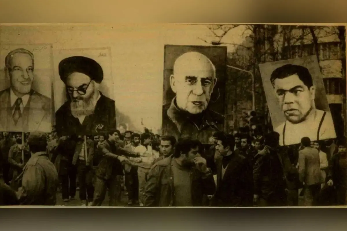 تصویر تاریخی دکتر مصدق و همسرش در دادگاه ۱۳۳۲؛ لحظه‌ای دراماتیک از دوران کودتای انگلیسی در ایران