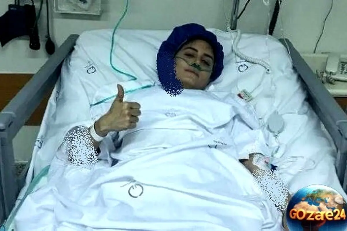 عکسی نادر از عیادت نرگس محمدی و علی اوجی از الناز شاکردوست در بیمارستان پس از حادثه در حین فیلمبرداری