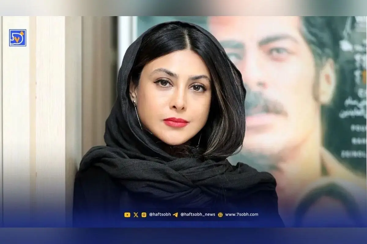 آزاده صمدی در استایل خیره‌کننده روی موتور سیکلت؛ تبلیغ جذاب برند کیف و کفش چرم در فضای مجازی