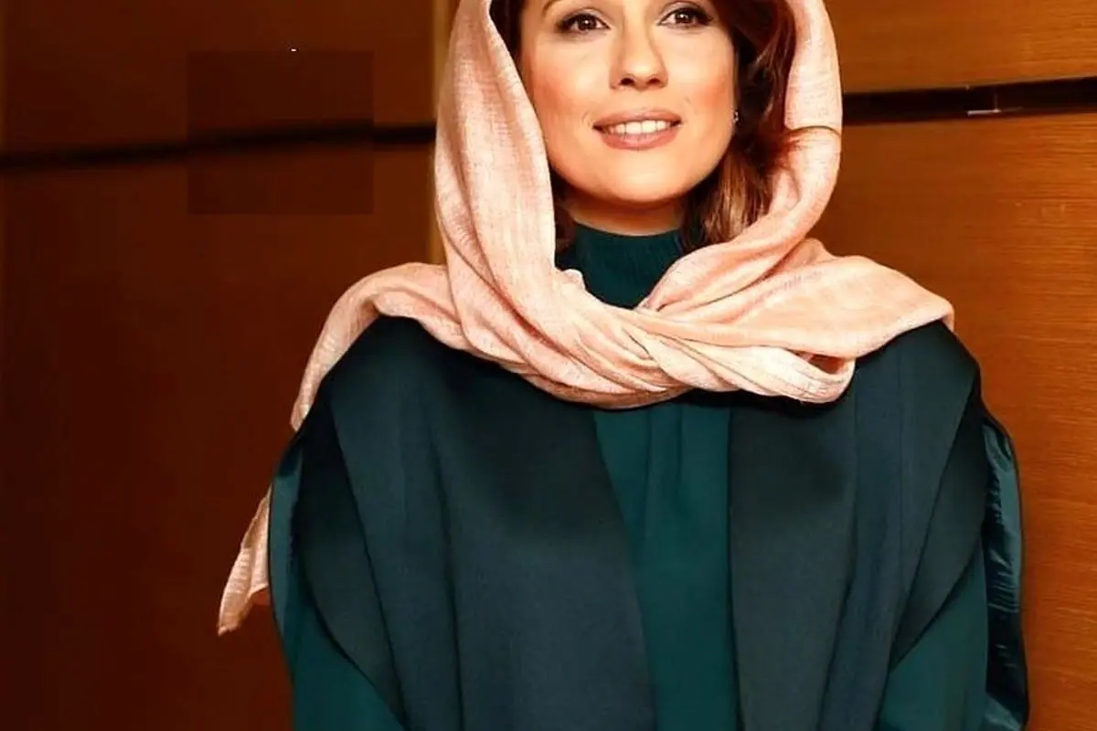 سارا بهرامی در مهمانی ایرج طهماسب با پشه درگیر شد؛ لحظه بامزه و خاطره‌انگیز قسمت ۲۰ برنامه مهمونی