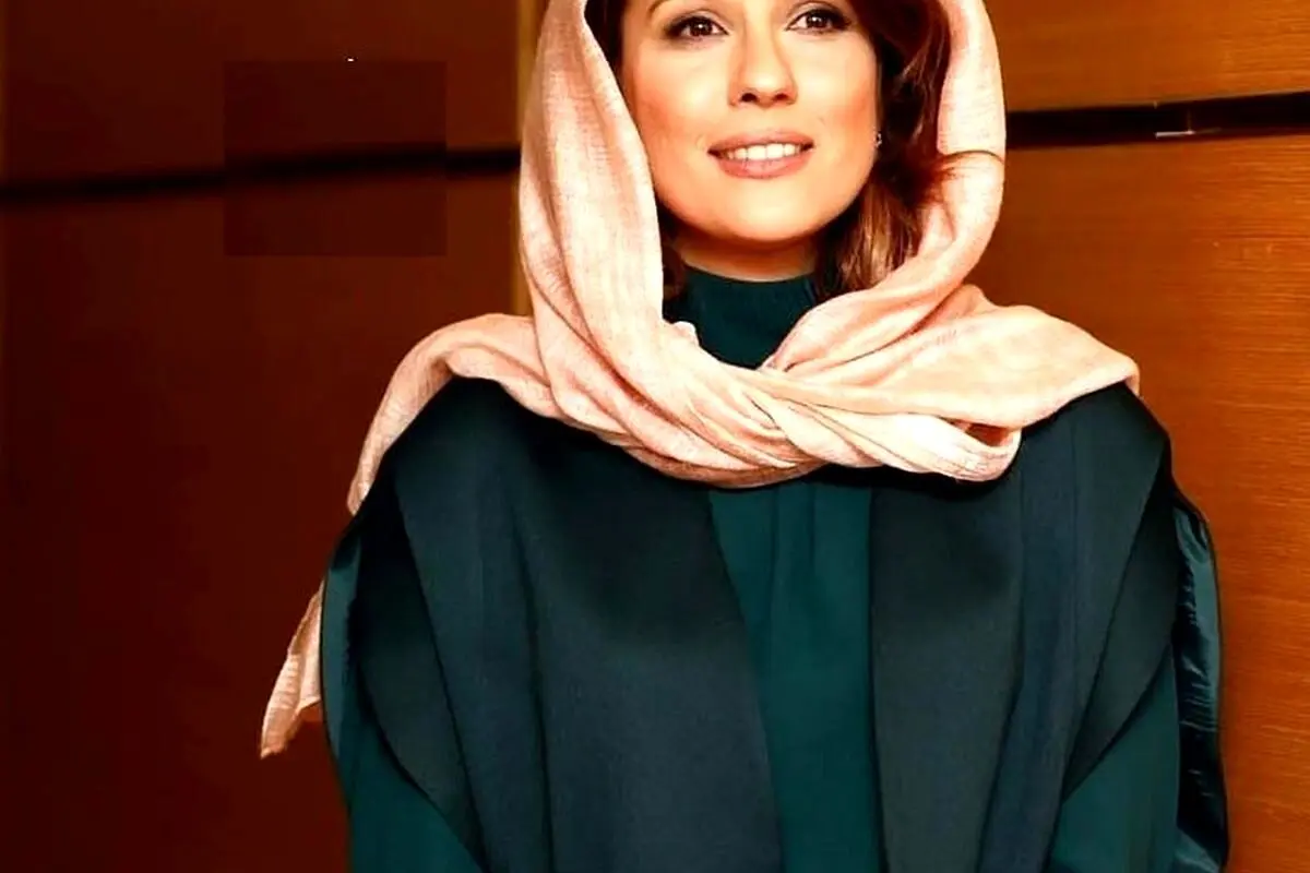 سارا بهرامی در مهمانی ایرج طهماسب با پشه درگیر شد؛ لحظه بامزه و خاطره‌انگیز قسمت ۲۰ برنامه مهمونی