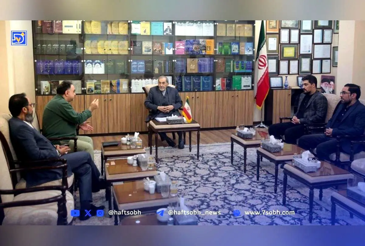 دیدار دبیر جشنواره لوتوس با علی‌اکبر ولایتی و تأکید بر اهمیت برپایی جشنواره زنان هنرمند در جزیره کیش