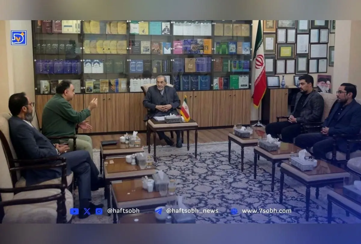 دیدار دبیر جشنواره لوتوس با علی‌اکبر ولایتی و تأکید بر اهمیت برپایی جشنواره زنان هنرمند در جزیره کیش