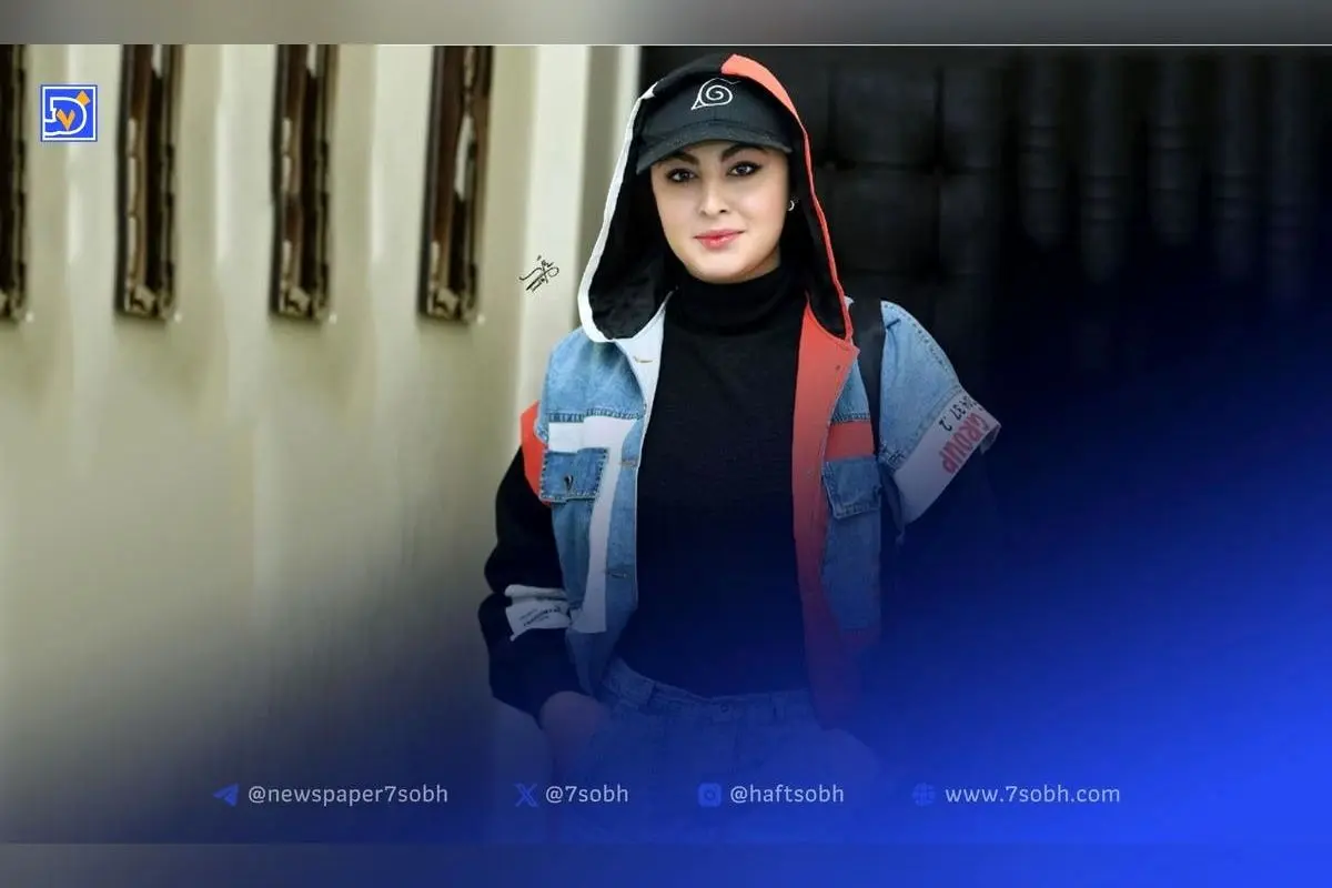 دکوراسیون مدرن و لوکس منزل مریم مومن با مبلمان راحتی، چوب راش و رنگ‌های روشن