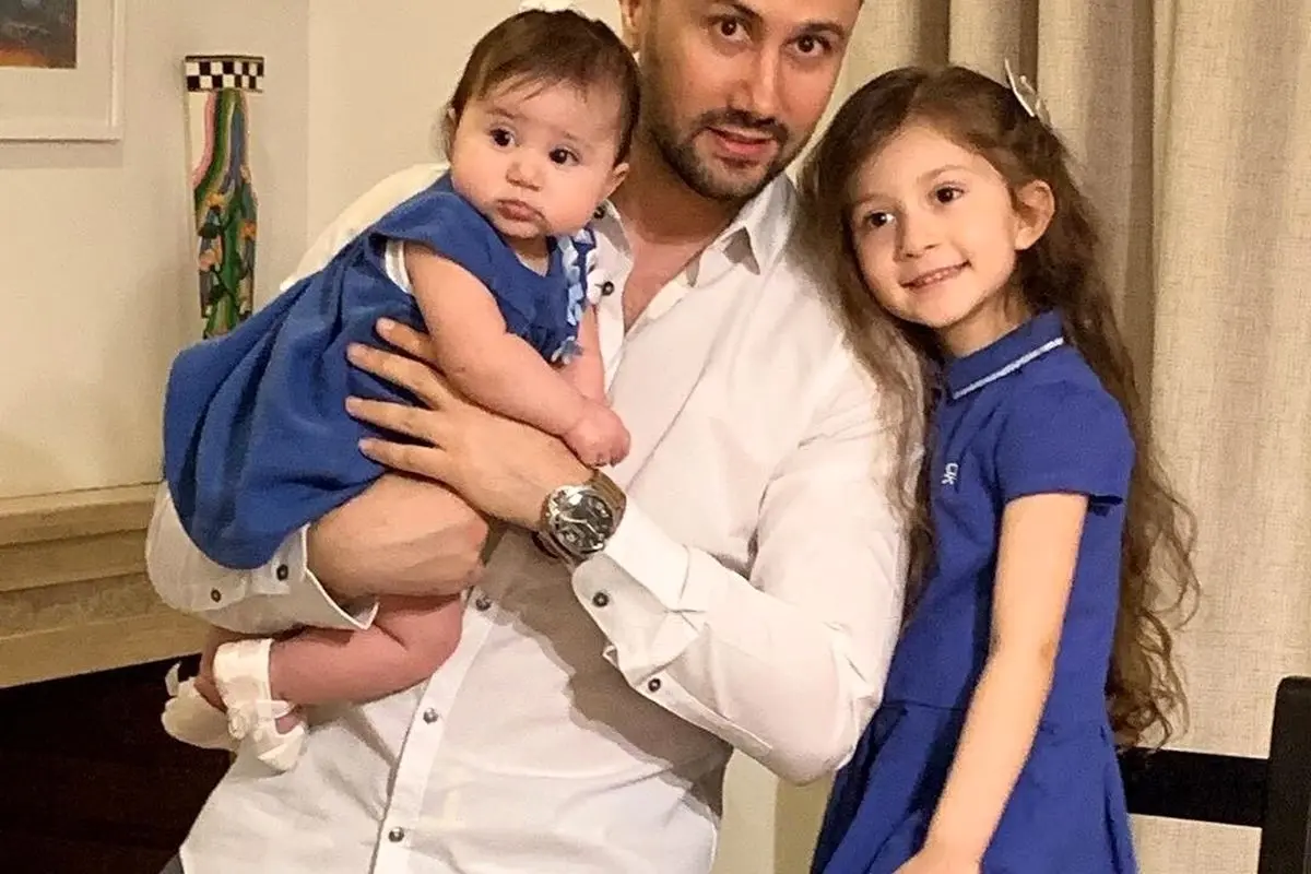 پدر مهربان شاهرخ استخری در کنار دخترانش پناه و نبات + تصویر خانوادگی دلنشین