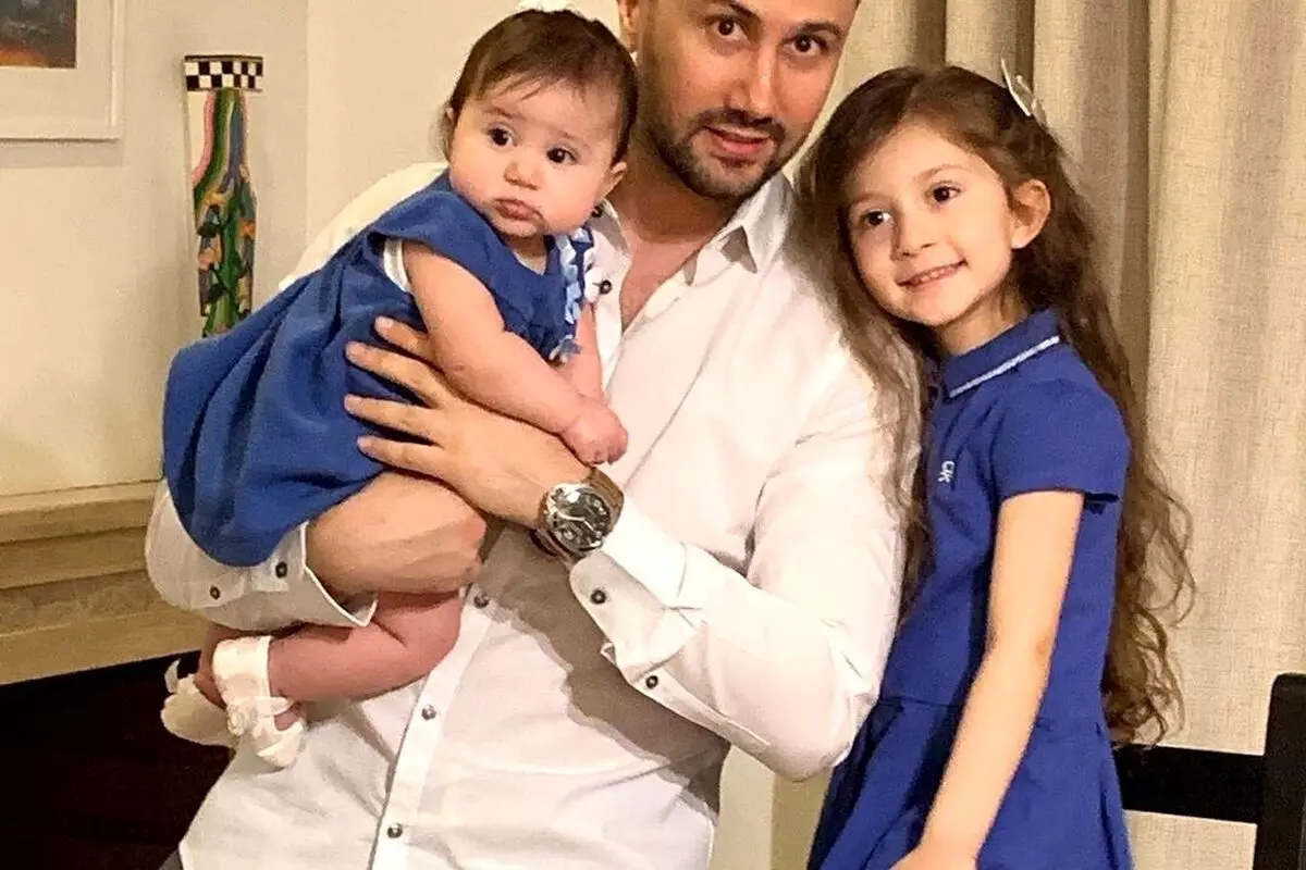 پدر مهربان شاهرخ استخری در کنار دخترانش پناه و نبات + تصویر خانوادگی دلنشین