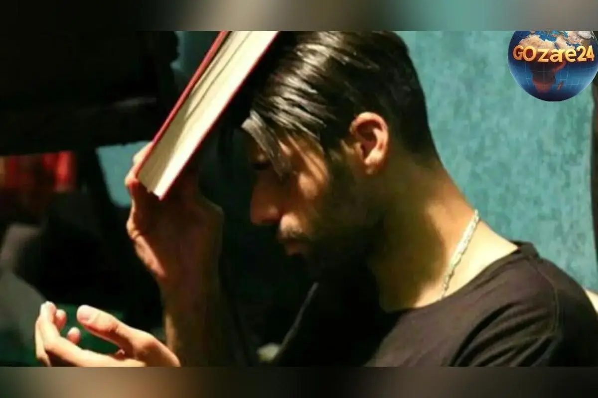 تصویری کمتر دیده شده از مهدی طارمی در شب قدر مسجد ولایت بوشهر؛ ستاره فوتبال ایران در حال نماز خواندن