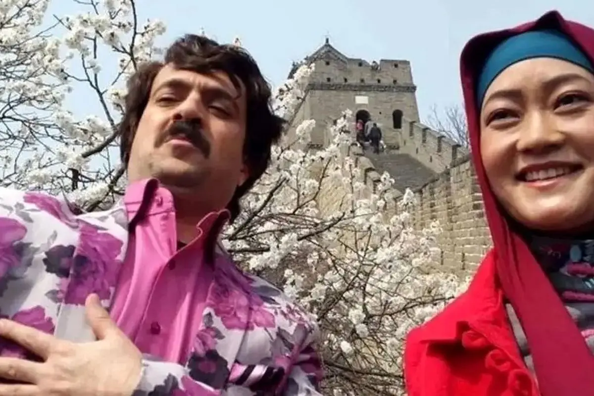 عکس نادر از چوچانگ و برادرانش در پشت صحنه پایتخت ۹۴ | همسر ارسطو در کنار بازیگران محبوب
