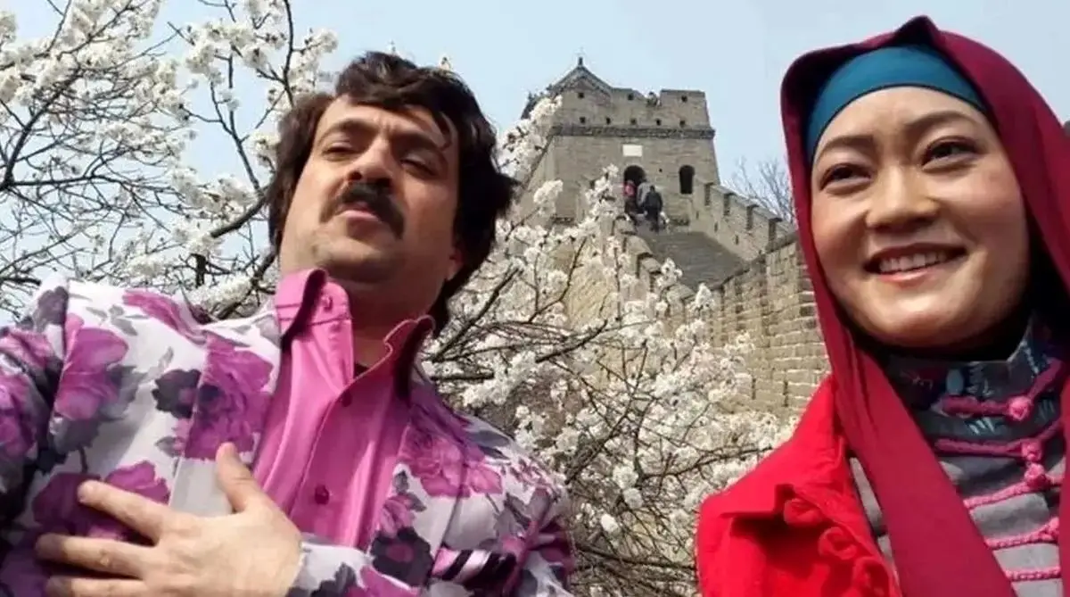 عکس نادر از چوچانگ و برادرانش در پشت صحنه پایتخت ۹۴ | همسر ارسطو در کنار بازیگران محبوب