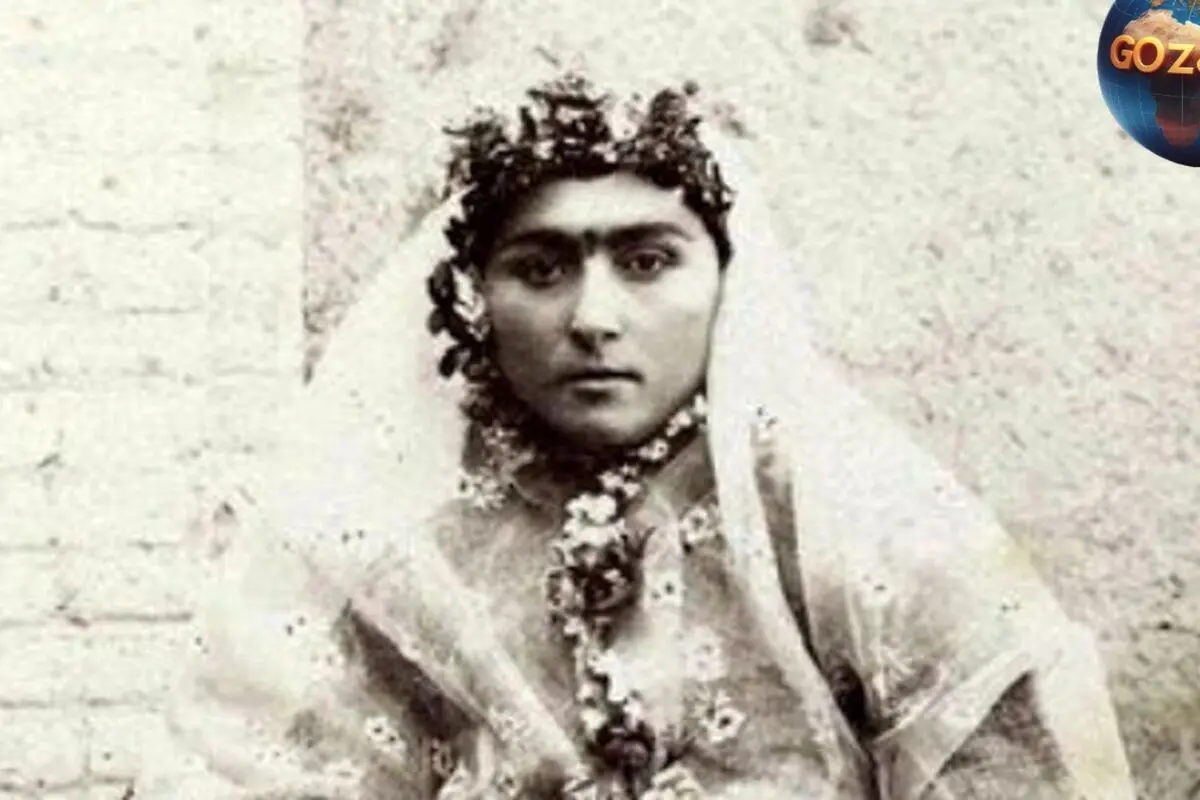 تصویر نوه ناصرالدین‌شاه با ژستی عاشقانه در کنار همسرش مستوفی‌الممالک؛ لحظه‌ای تاریخی و دیدنی