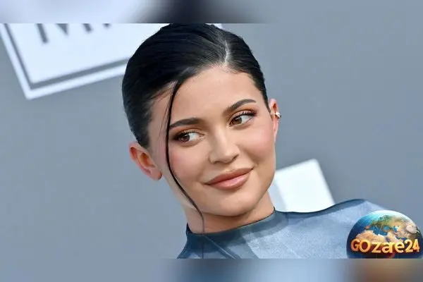 گریم خیره‌کننده و مدل موی خیس کایلی جنر؛ ترند جذاب دهه 80 که دوباره مد می‌شود