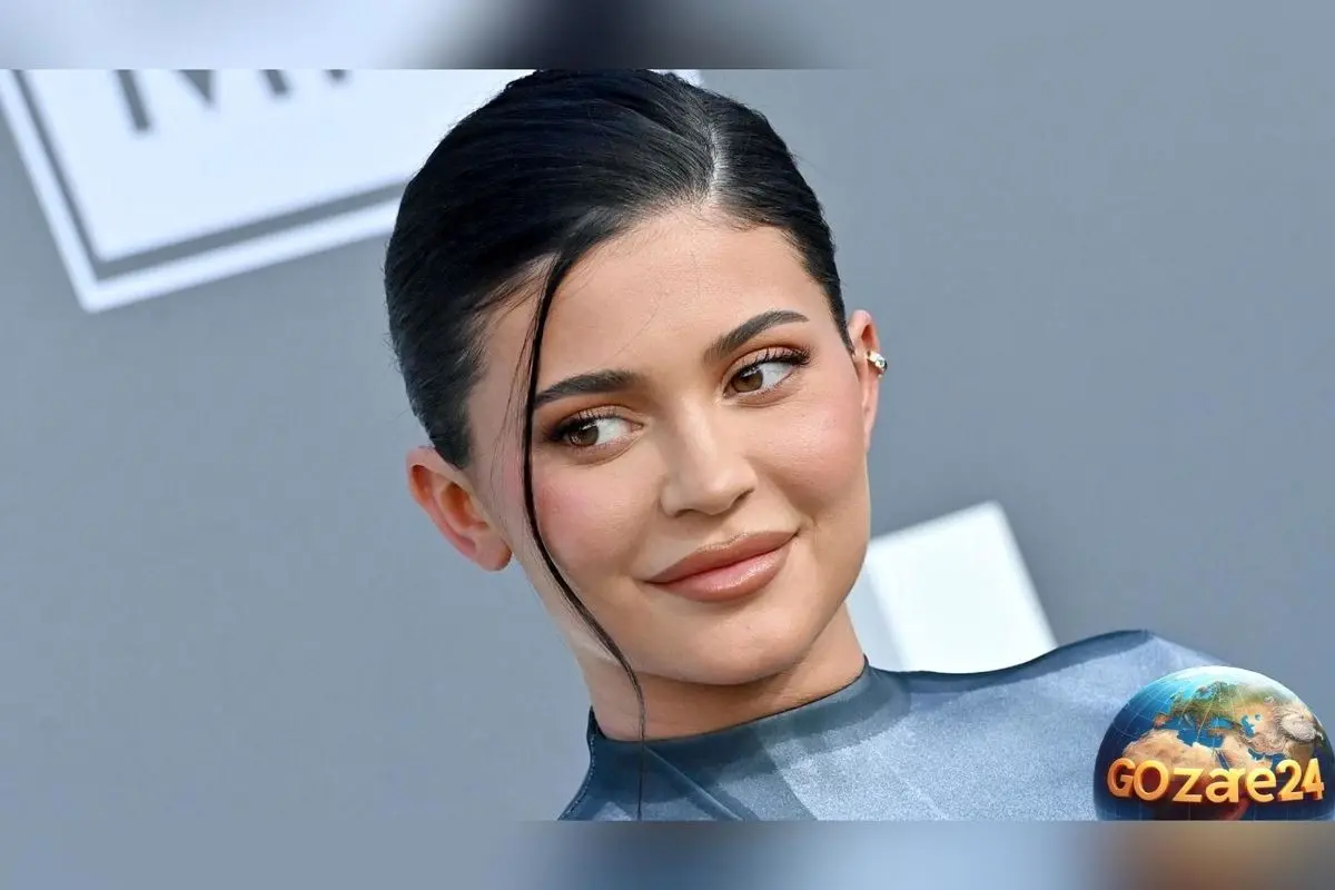 گریم خیره‌کننده و مدل موی خیس کایلی جنر؛ ترند جذاب دهه 80 که دوباره مد می‌شود