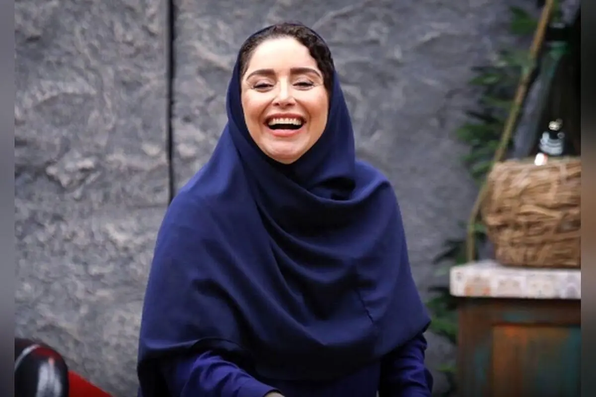 عکس خانوادگی ژاله صامتی و دخترش در پشت صحنه نمایش «ماهی رها»؛ لحظه‌ای دلنشین و طبیعی در کنار خانواده