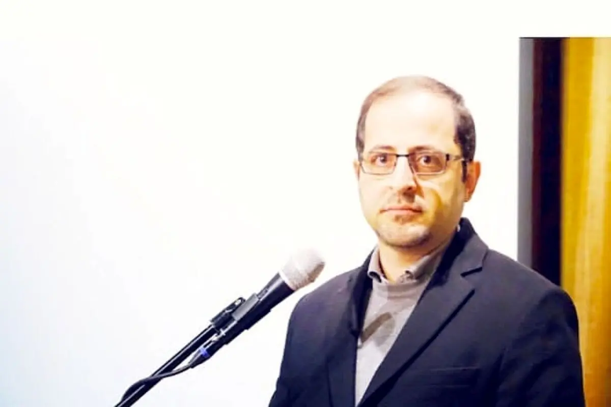 قرار عاشقانه با شعر؛ دیدار با فاضل نظری در غرفه انتشارات مروارید