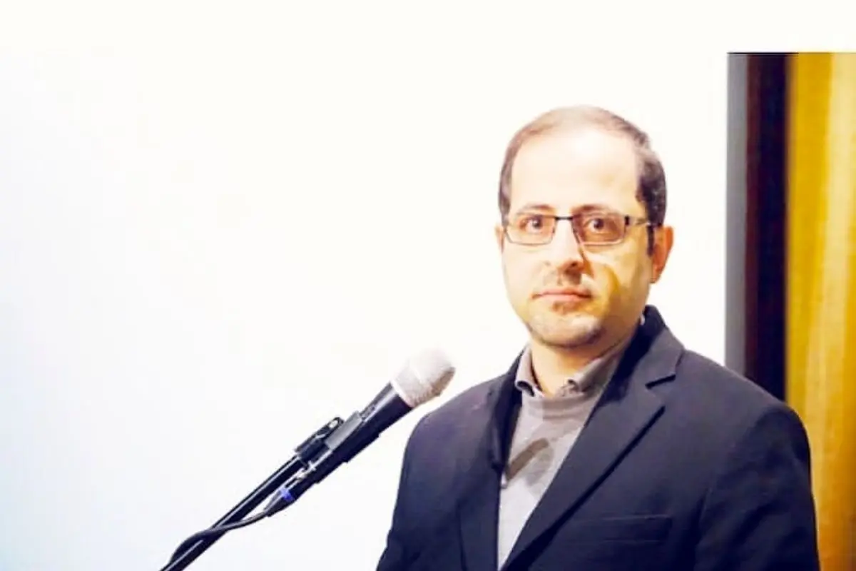 قرار عاشقانه با شعر؛ دیدار با فاضل نظری در غرفه انتشارات مروارید