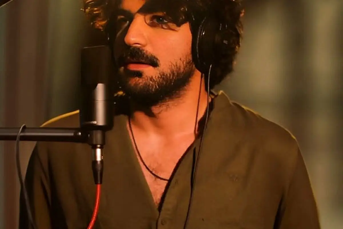 عکس جدید و دیدنی از پدر و مادر عرفان طهماسبی، نابغه عصر جدید و تنها قاب ۳ نفره او در کنار تیپ بامزه خواننده محبوب