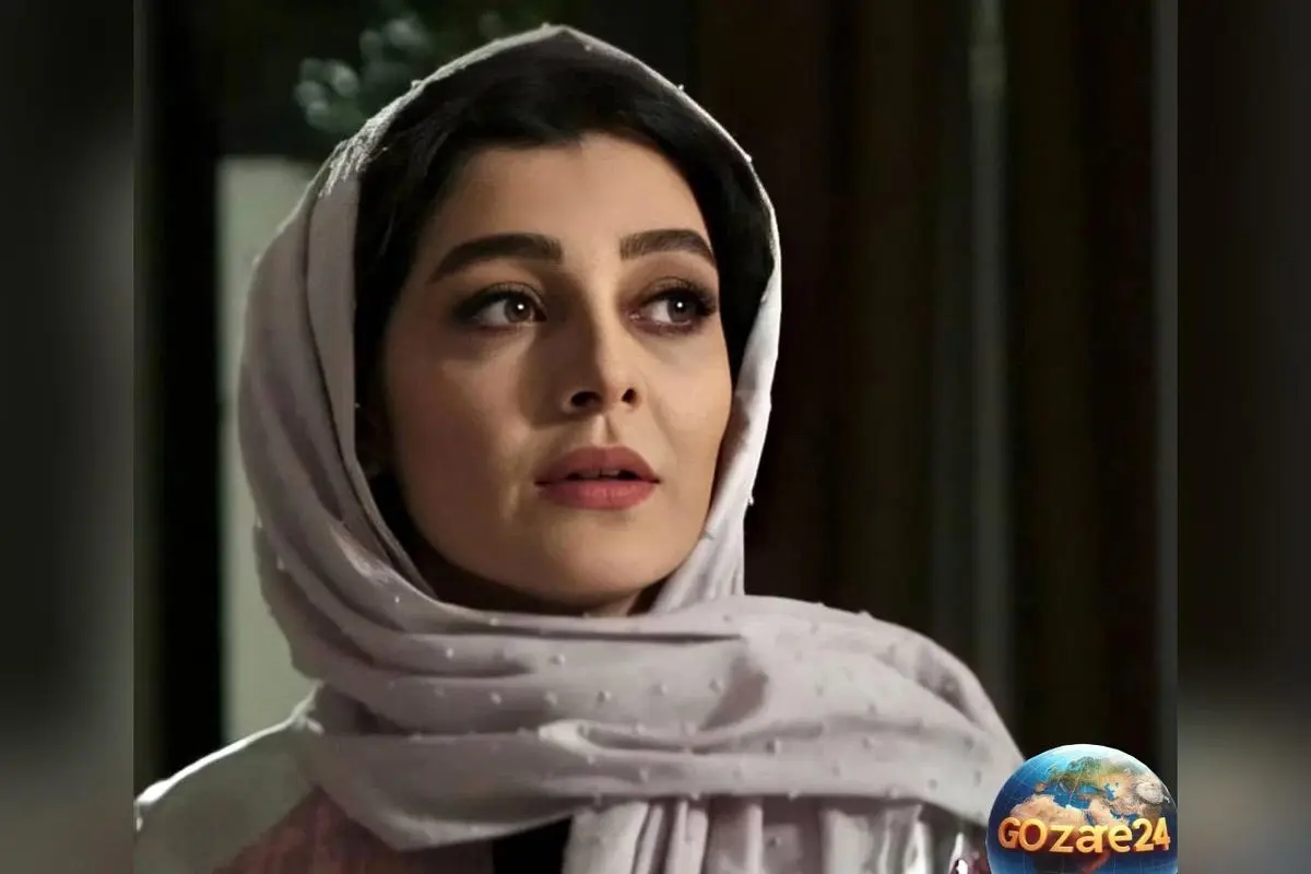 ساره بیات با استایل هنری در ساختمان مدرن، روز سه‌شنبه را به شما تبریک گفت