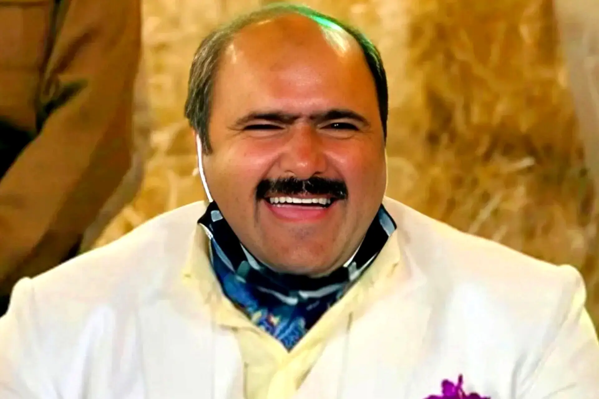 ماجرای جالب درخواست خنده "سلمانی" از کاظم نوربخش بازیگر سریال نون خ؛ چه جاهای خطرناکی که از من خنده نخواستن!