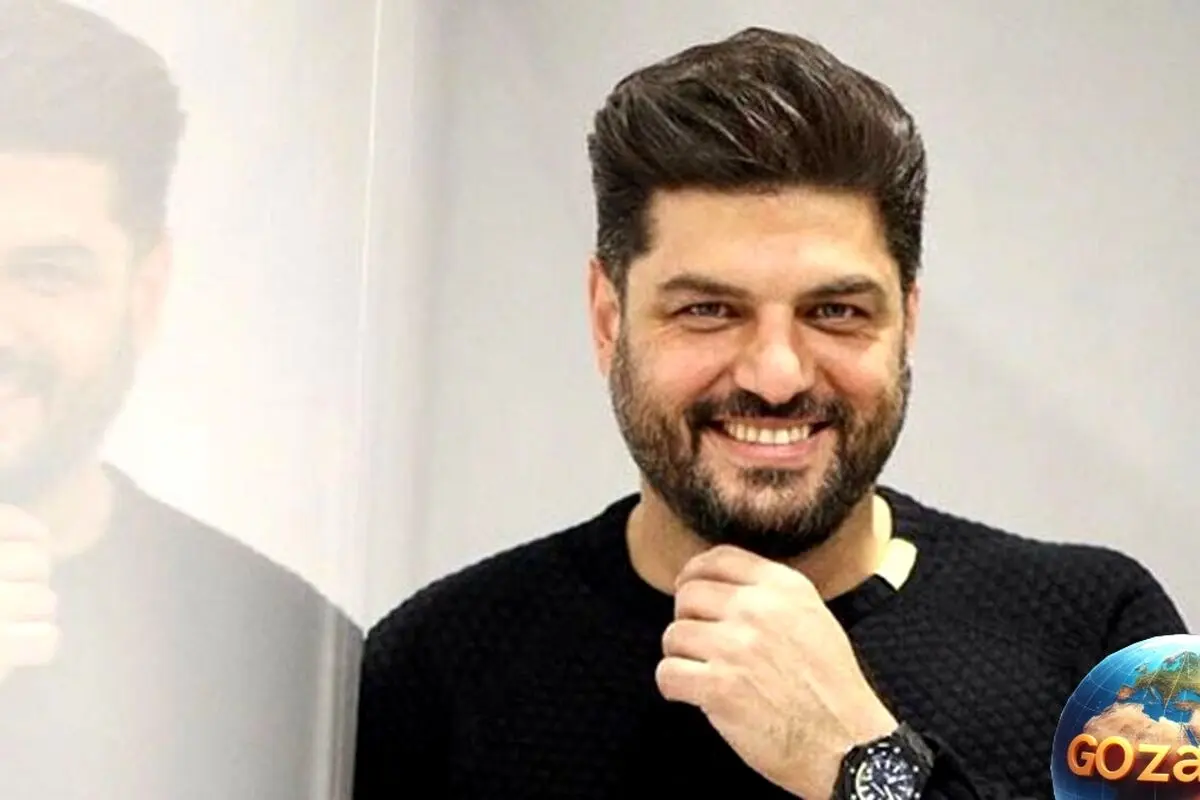 عکس لو رفته از سام درخشانی در حال شنا با عینک آفتابی و کلاه، خنده‌های شیطنت‌آمیز در کنار جزئیات زندگی و فعالیت‌های هنری او