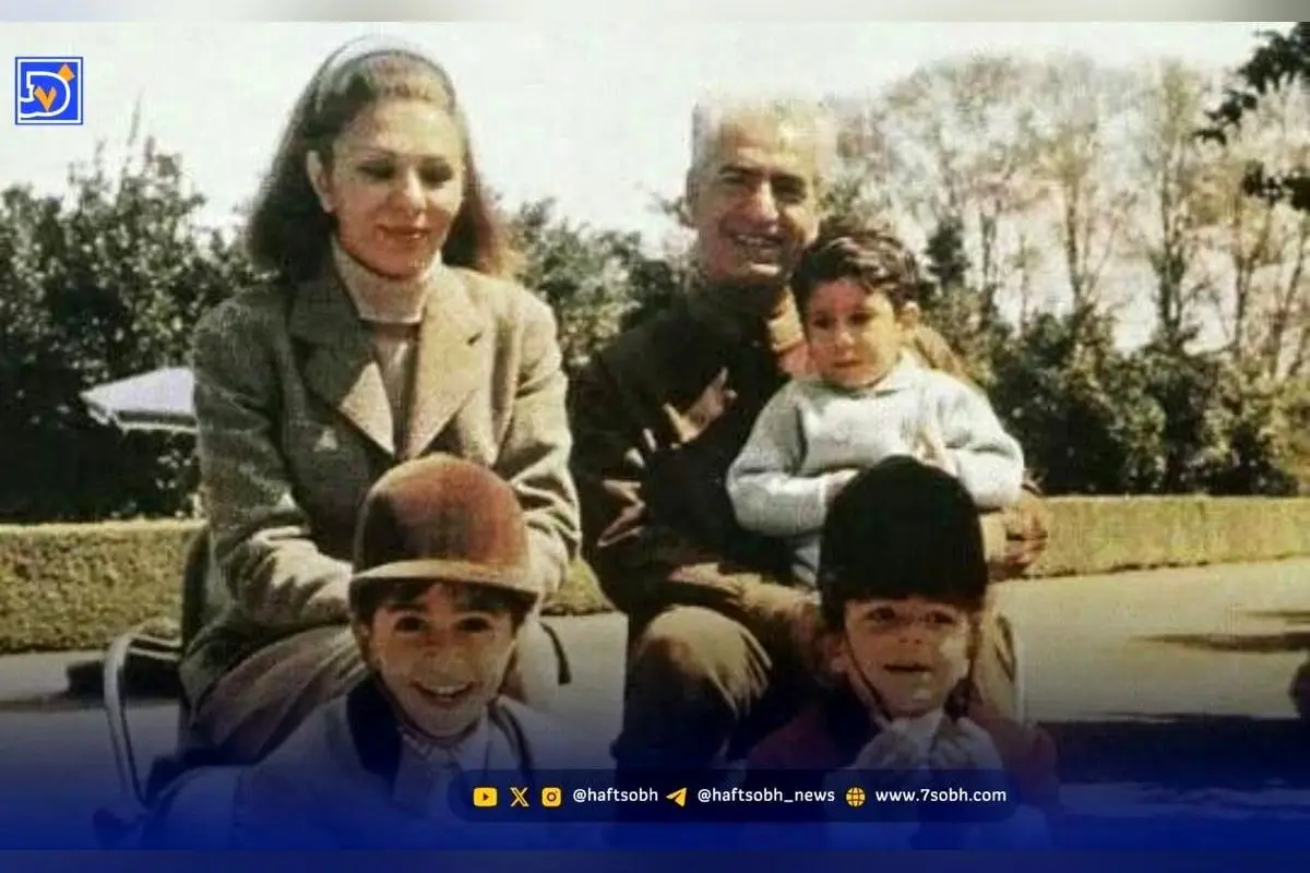 تصاویر قدیمی از مراسم خاکسپاری محمدرضا پهلوی در قاهره و نقش خانواده و فرزندان او در این رویداد تاریخی