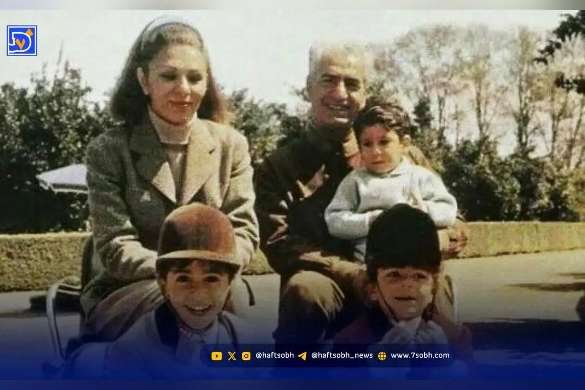 تصاویر قدیمی از مراسم خاکسپاری محمدرضا پهلوی در قاهره و نقش خانواده و فرزندان او در این رویداد تاریخی