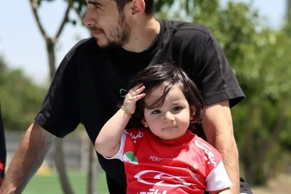 عروسک لبوبوی ناز و بانمک فرشاد احمدزاده و دستبند چشم نظر همسرش + عکس جدید