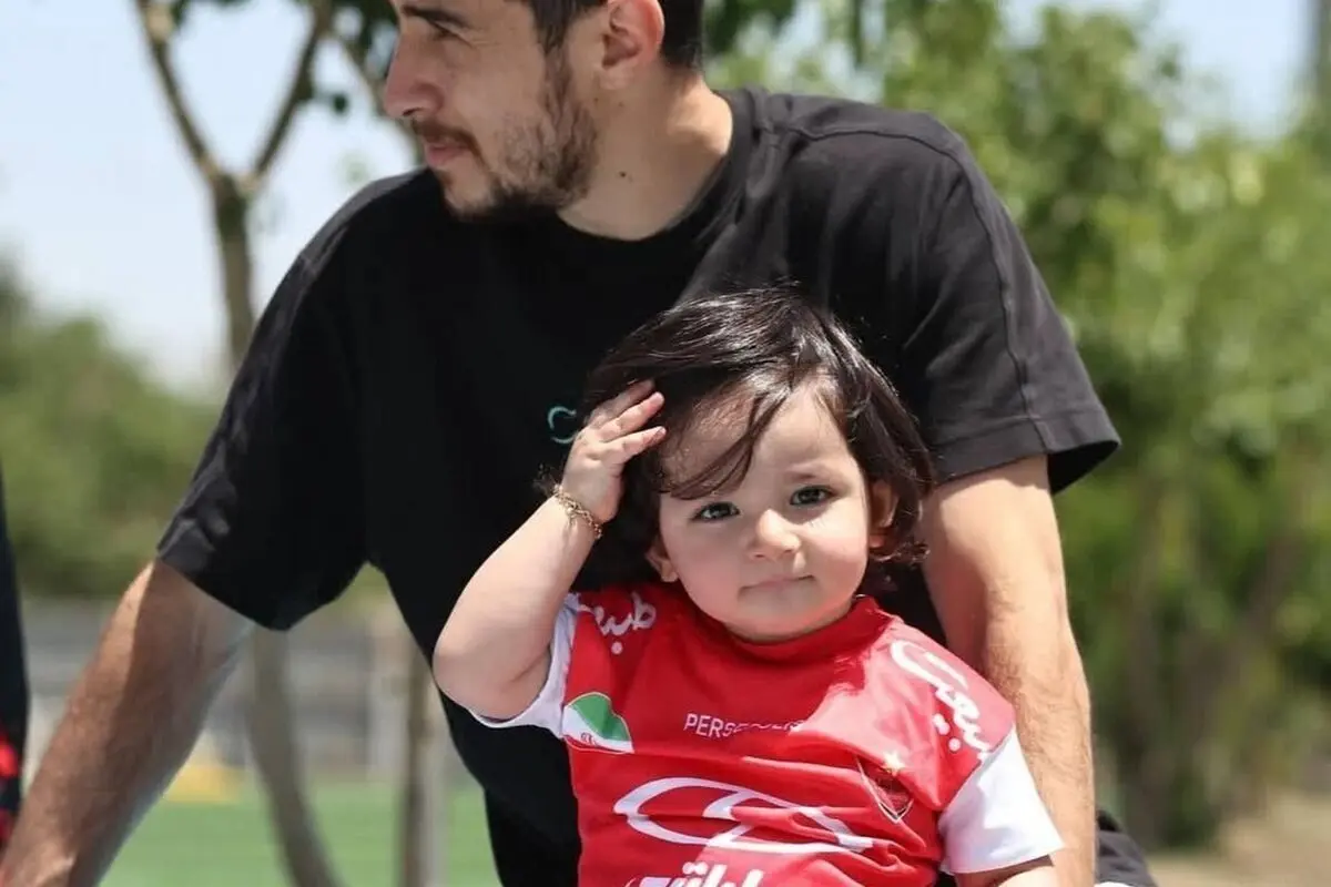 عروسک لبوبوی ناز و بانمک فرشاد احمدزاده و دستبند چشم نظر همسرش + عکس جدید