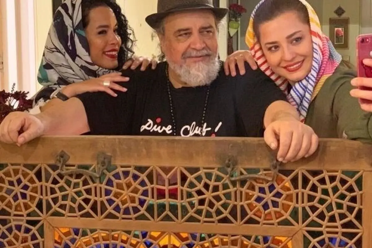 تصاویر لوکس و جامع از چیدمان لوکس منزل محمدرضا شریفی‌نیا؛ از پرده‌های ریسه‌ای و لوستر سه‌بعدی تا آشپزخانه اُپن و ظروف مسی باشکوه